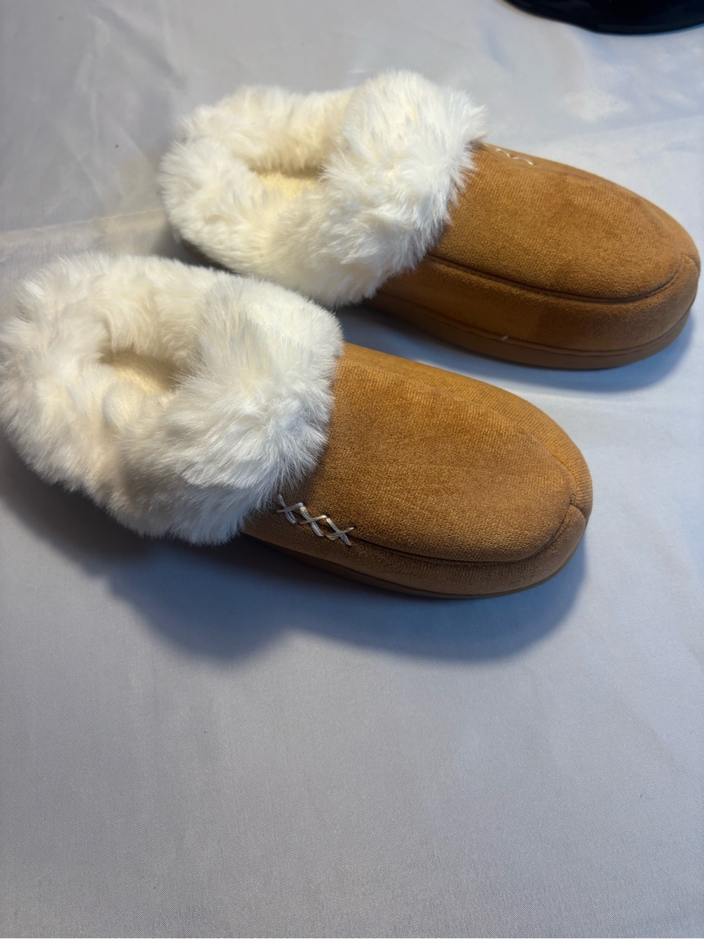 Women’s Plush Faux-Fur Suede Trim Slide Slippers Tan Cushion New